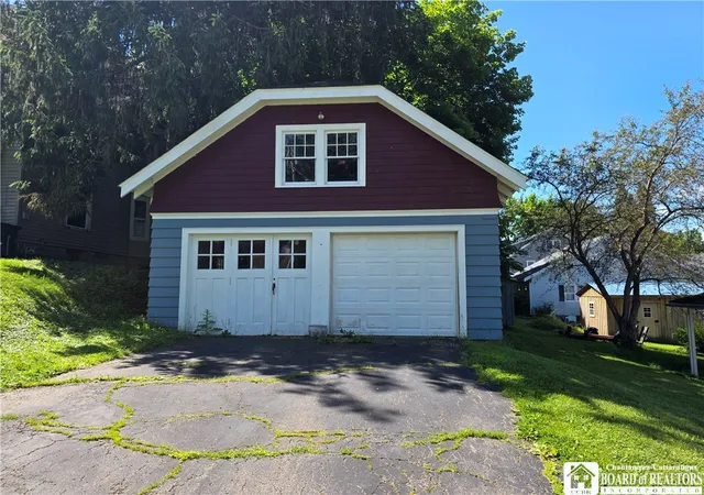 3rd image of 145 Maple St, Jamestown, NY 14701 | MLS# R1692999