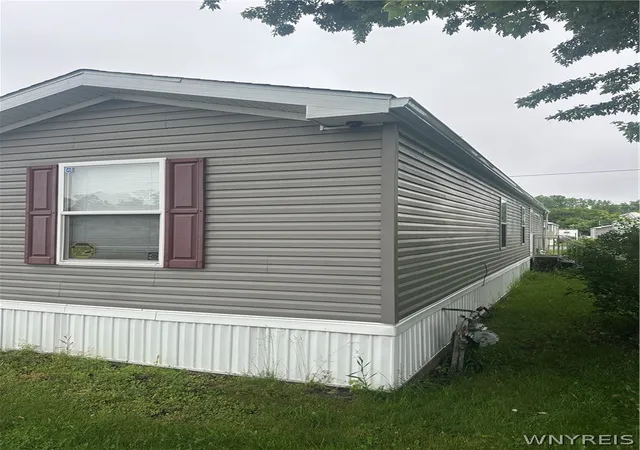 Homes for sale in Niagara Falls, NY | 611 C St, Niagara Falls, NY 14304 | MLS# B1693175