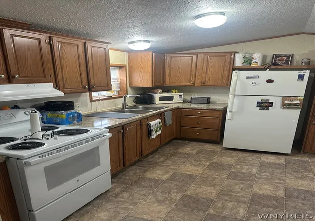 Homes for sale in Niagara Falls, NY | 611 C St, Niagara Falls, NY 14304 | MLS# B1693175
