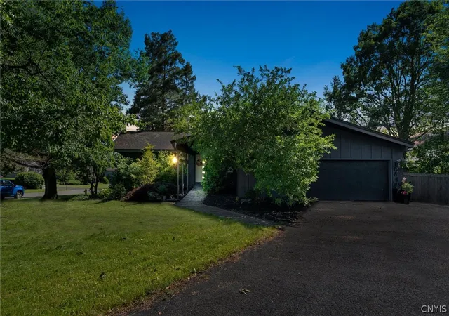 1st image of 108 Sun Harbor Dr, Salina, NY 13088 | MLS# S1692428