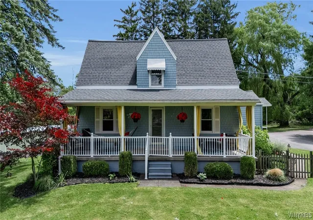 1st image of 720 Aurora St, Lancaster, NY 14086 | MLS# B1693211