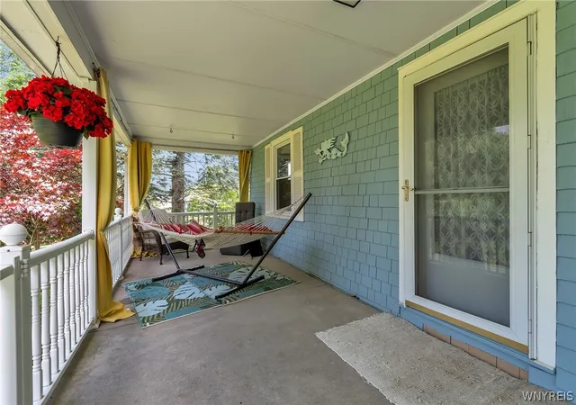 4th image of 720 Aurora St, Lancaster, NY 14086 | MLS# B1693211