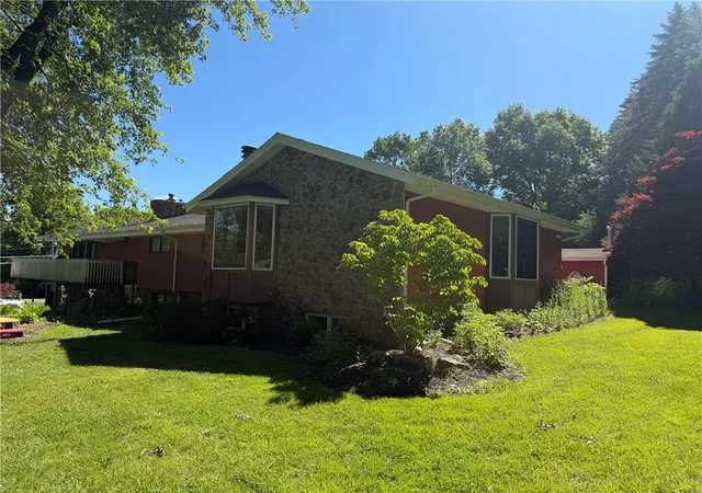 4th image of 10 Pine Tree Cir, Rush, NY 14543 | MLS# R1692988
