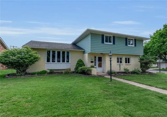 Homes for sale in West Seneca, NY | 15 Willow Dr, West Seneca, NY 14224 | MLS# B1693137