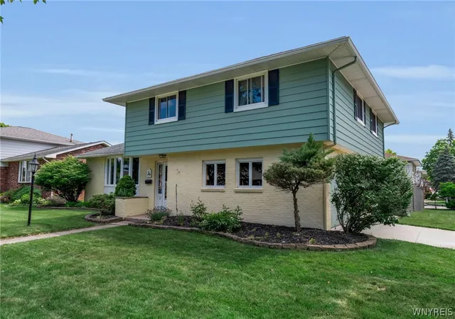 Homes for sale in West Seneca, NY | 15 Willow Dr, West Seneca, NY 14224 | MLS# B1693137