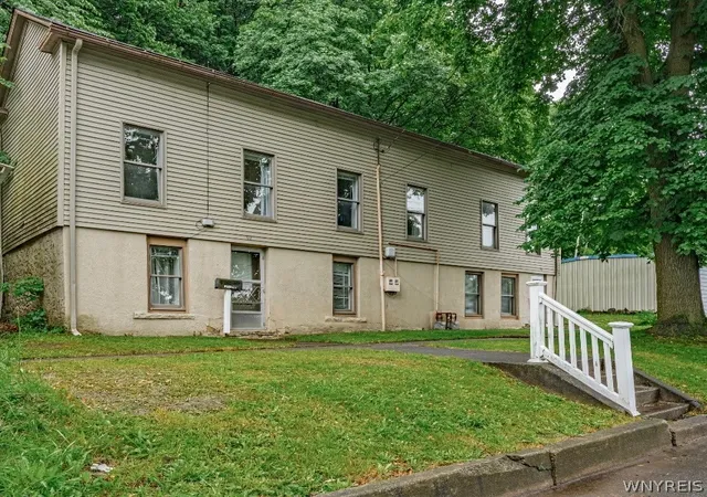 Homes for sale in Lockport City, NY | 92 Garden St, Lockport City, NY 14094 | MLS# B1692032