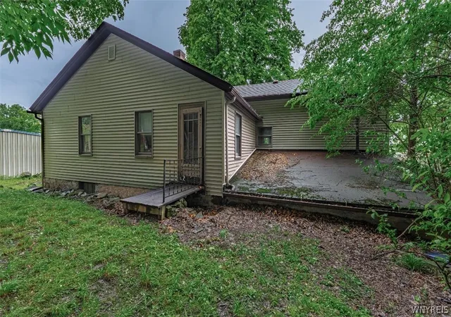 Homes for sale in Lockport City, NY | 92 Garden St, Lockport City, NY 14094 | MLS# B1692032