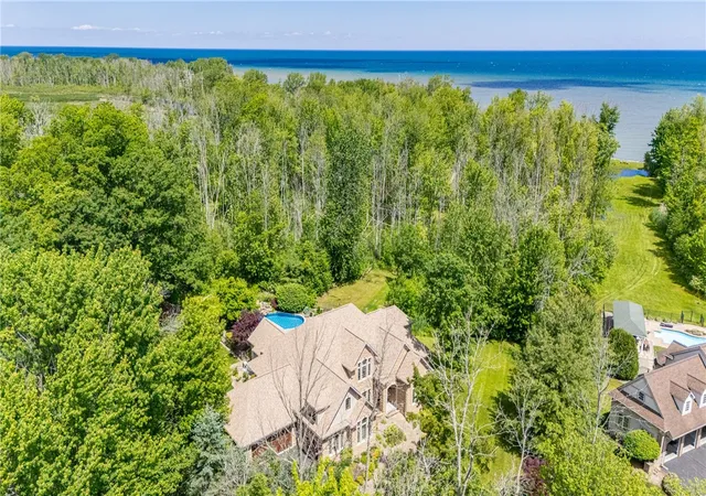 3rd image of 24 North Shore Dr, Parma, NY 14468 | MLS# R1689303