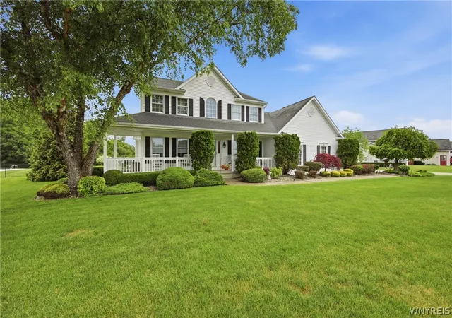 1st image of 6981 Pintail Ct, Wheatfield, NY 14120 | MLS# B1693103