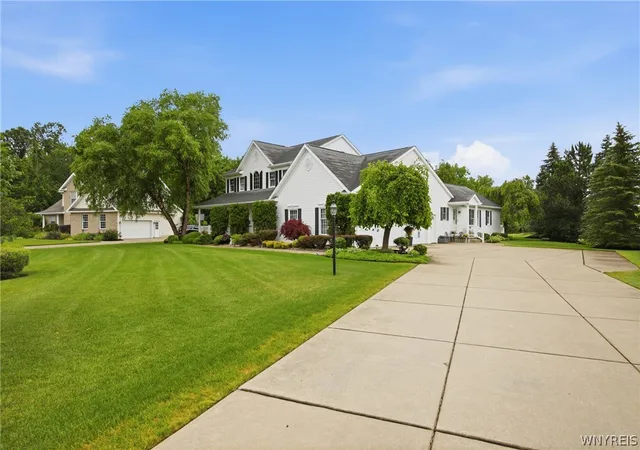 2nd image of 6981 Pintail Ct, Wheatfield, NY 14120 | MLS# B1693103