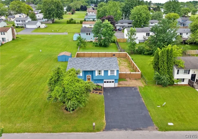 Photo 3 of Single family home for sale at 4750 New Hope N, Liverpool, NY 13090 | MLS# S1689495 | Listing updated on 2026-07-30
