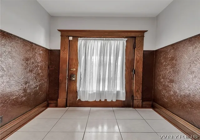 Photo 5 of Sale Pending at 1063 E Lovejoy St, Buffalo, NY 14206 | MLS# B1693040 | Listing updated on 2026-07-01