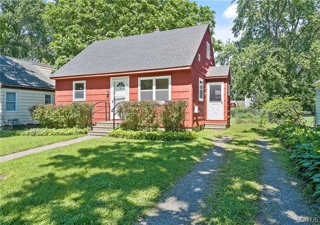 1st image of 13 Curtis Ave, Baldwinsville, NY 13027 | MLS# S1692501