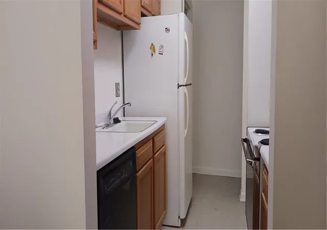 Photo 4 of Sale Pending at 868 Eastbrooke Ln, Rochester, NY 14618 | MLS# R1686994 | Listing updated on 2026-07-02
