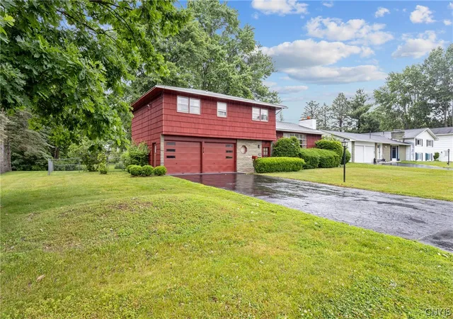 2nd image of 214 Colony Park Dr, Salina, NY 13088 | MLS# S1693282