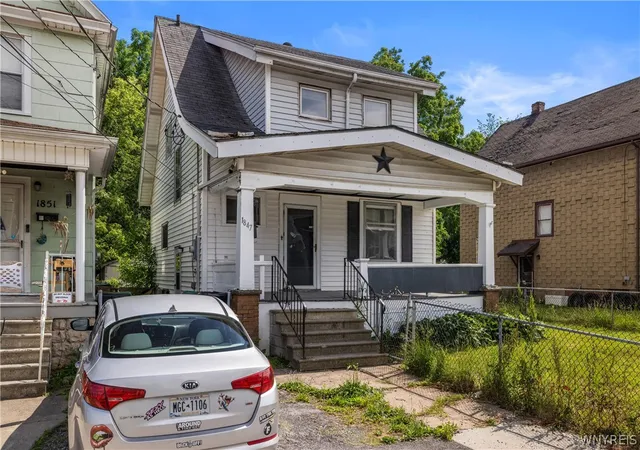 3rd image of 1847 Weston Ave, Niagara Falls, NY 14305 | MLS# B1692969