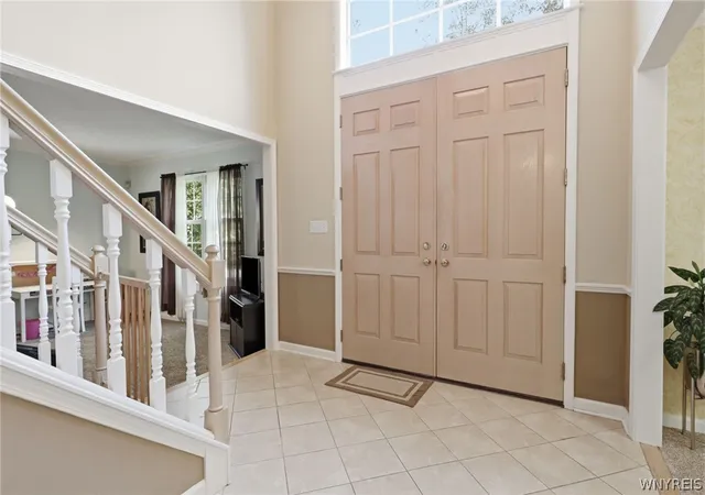 2nd image of 290 Independence Dr, Orchard Park, NY 14127 | MLS# B1691605
