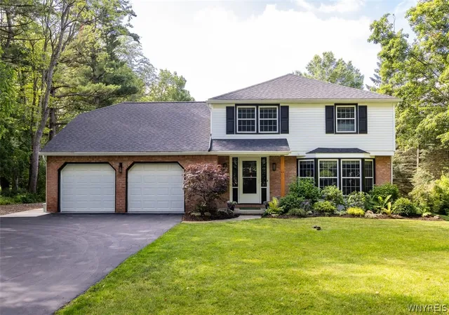1st image of 7217 Quaker Rd, Orchard Park, NY 14127 | MLS# B1692624