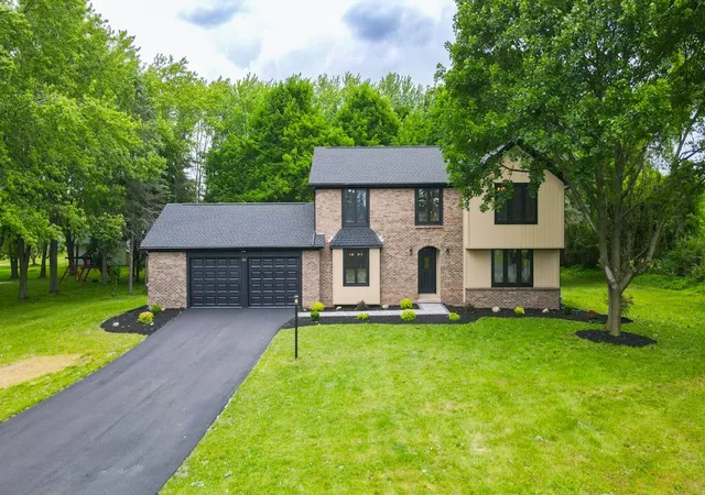 3rd image of 395 Taylor Rd, Honeoye Falls, NY 14472 | MLS# R1693170