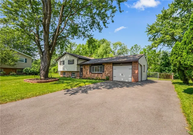 Homes for sale in Henrietta, NY | 25 Green Ivy Cir, Henrietta, NY 14623 | MLS# R1691903