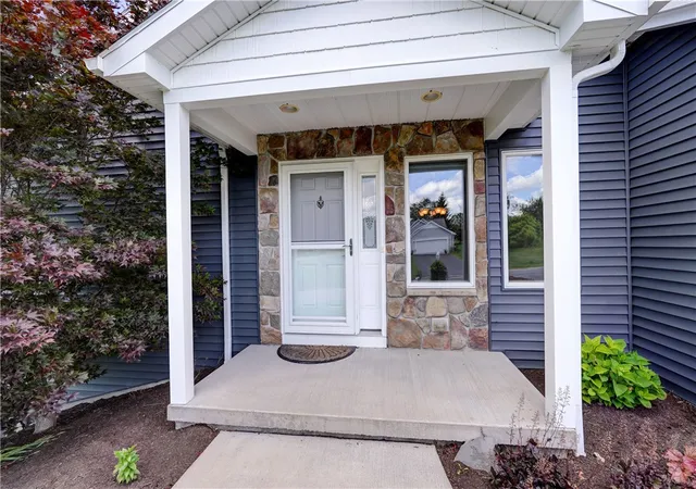 Homes for sale in Canandaigua Town, NY | 4538 Lake Ridge Dr, Canandaigua Town, NY 14424 | MLS# R1692419