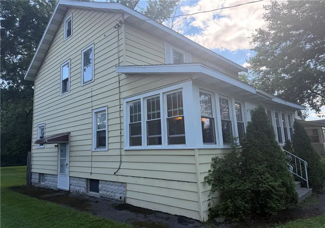 2nd image of 110 Campbell Rd, Syracuse, NY 13211 | MLS# R1690993