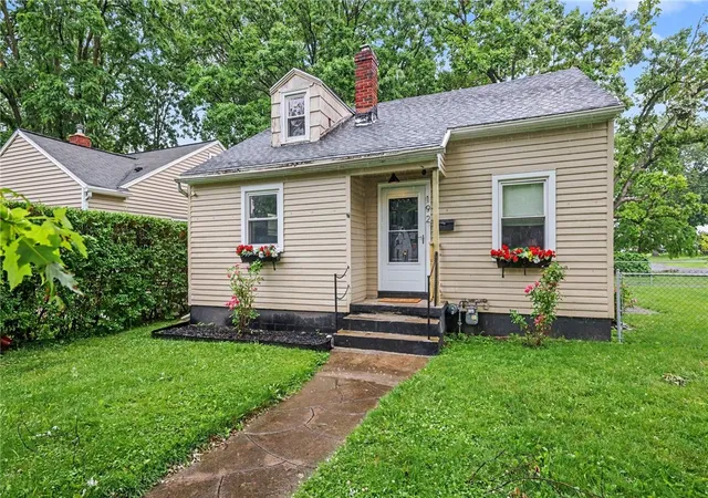 Photo 2 of Sale Pending at 192 Bonesteel St, Rochester, NY 14616 | MLS# R1693369 | Listing updated on 2026-07-07