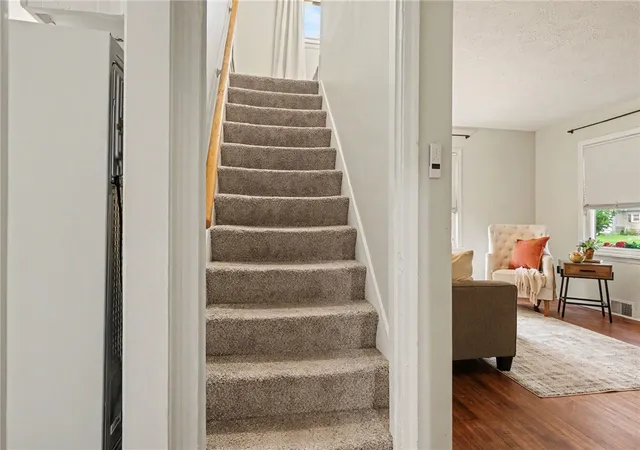 Photo 4 of Sale Pending at 192 Bonesteel St, Rochester, NY 14616 | MLS# R1693369 | Listing updated on 2026-07-07
