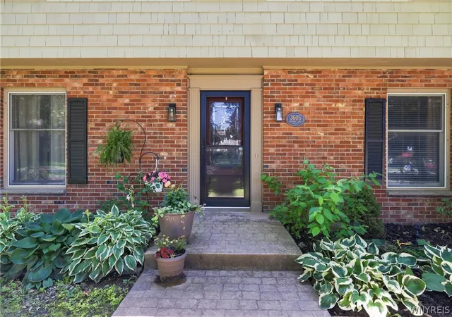 Photo 2 of Sale Pending at 3605 Bonnie Ln, Hamburg, NY 14075 | MLS# B1693391 | Listing updated on 2026-07-02