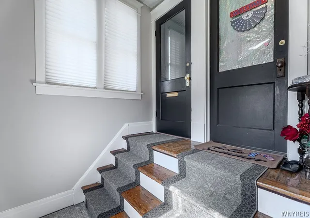Photo 3 of Sale Pending at 16 N Park Ave, Buffalo, NY 14216 | MLS# B1692301 | Listing updated on 2026-07-15