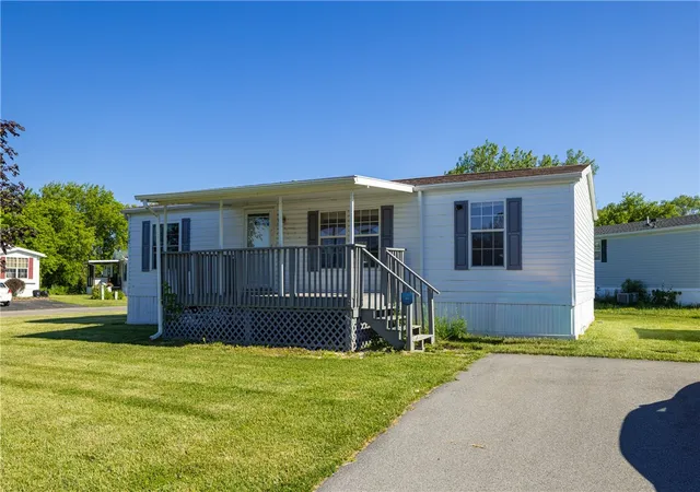 3rd image of 132 Locust Dr, Hamlin, NY 14464 | MLS# R1690495