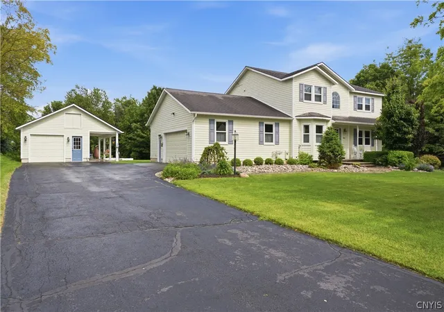 Homes for sale in Camillus, NY | 1014 Wheatfield, Camillus, NY 13031 | MLS# S1691698