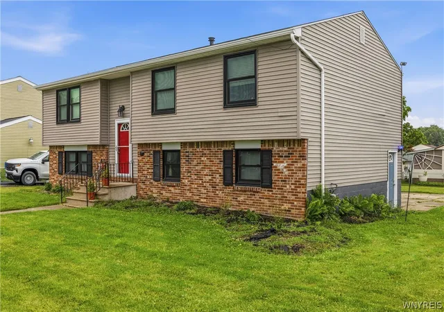 Photo 3 of Sale Pending at 100 W Bihrwood Dr, Buffalo, NY 14224 | MLS# B1693412 | Listing updated on 2026-07-16