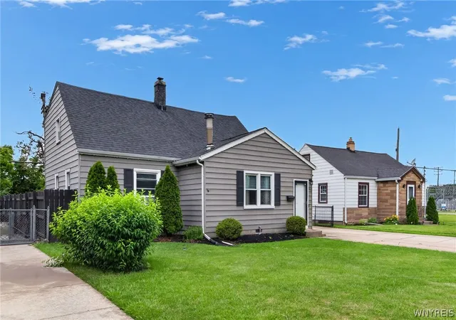 4th image of 304 Vicksburg Ave, Tonawanda, NY 14150 | MLS# B1693090