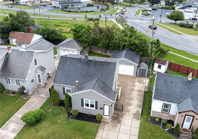 5th image of 304 Vicksburg Ave, Tonawanda, NY 14150 | MLS# B1693090