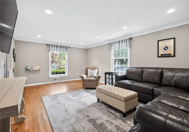 5th image of 53 Old Forge Ln, Pittsford, NY 14534 | MLS# R1691089