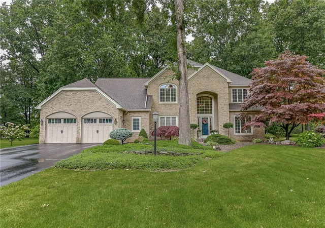 Homes for sale in Penfield, NY | 14 Mount View Crescent, Penfield, NY 14580 | MLS# R1693185