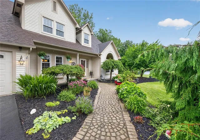 Homes for sale in Perinton, NY | 74 Falling Brook Rd, Perinton, NY 14450 | MLS# R1693163