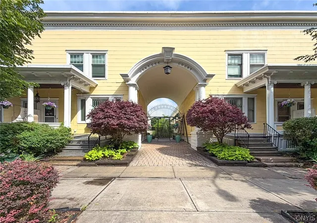 2nd image of 7 Genesee Ct, Utica, NY 13502 | MLS# S1693461