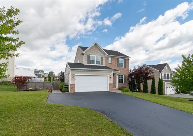Homes for sale in Canandaigua Town, NY | 3323 Dandelion Trl, Canandaigua Town, NY 14424 | MLS# R1689956