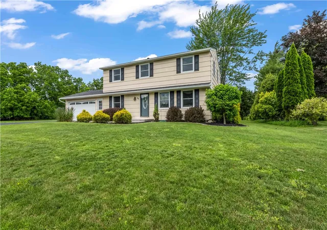 Homes for sale in Penfield, NY | 80 Maple Hill Farm Rd, Penfield, NY 14526 | MLS# R1692038