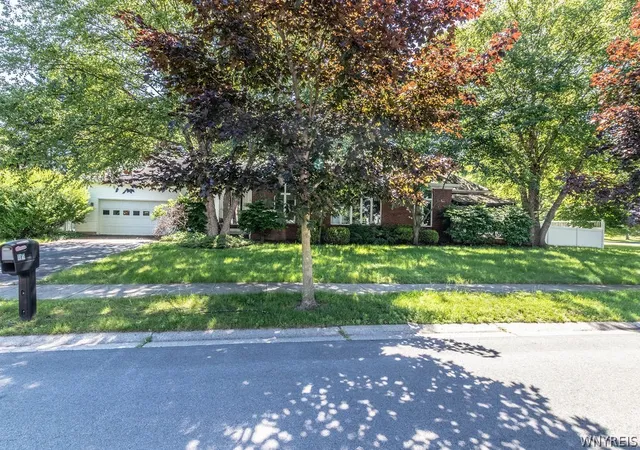 2nd image of 15 Brookshire Ct, East Amherst, NY 14051 | MLS# B1693474