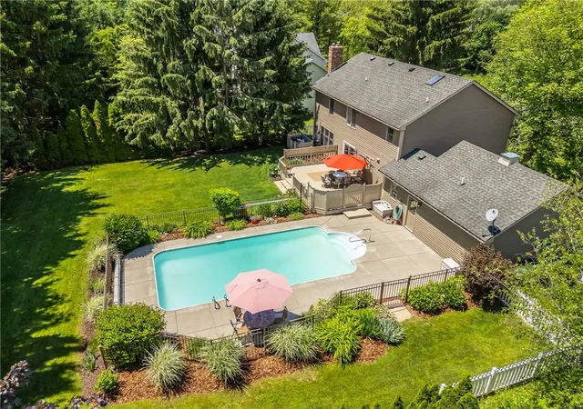 2nd image of 129 Caversham Woods, Pittsford, NY 14534 | MLS# R1692193