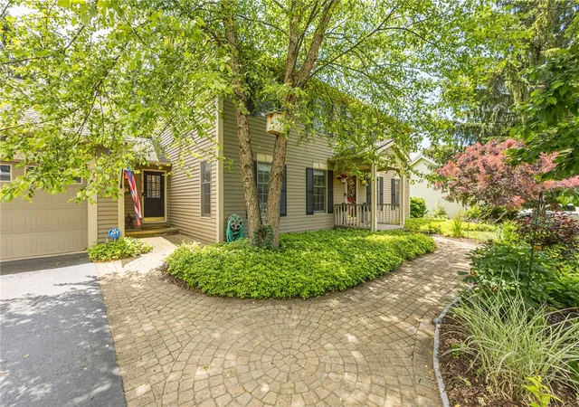 4th image of 129 Caversham Woods, Pittsford, NY 14534 | MLS# R1692193