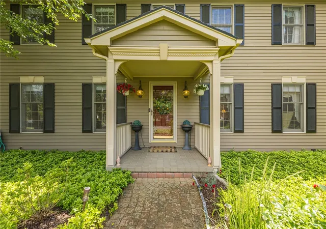 5th image of 129 Caversham Woods, Pittsford, NY 14534 | MLS# R1692193