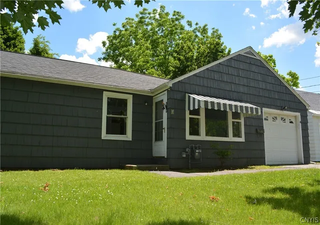 2nd image of 4 Leard Rd, New Hartford, NY 13413 | MLS# S1693304