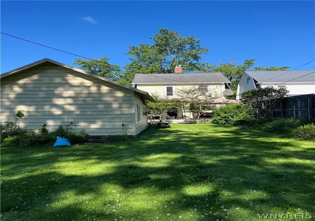 2nd image of 52 Lakeview Pkwy, Lockport, NY 14094 | MLS# B1691451