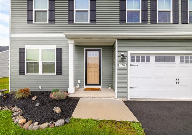 2nd image of 3371 Verbena Ln, Walworth, NY 14568 | MLS# R1692005