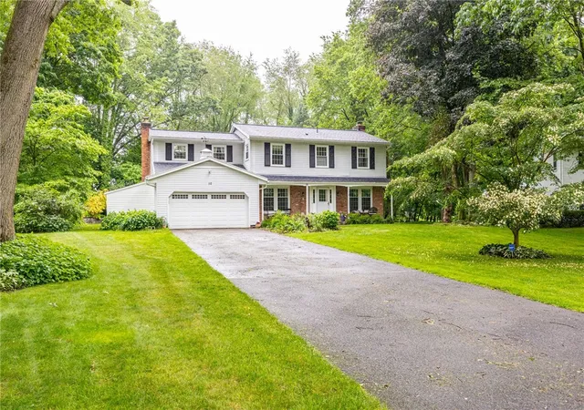 1st image of 10 Glendower Cir, Pittsford, NY 14534 | MLS# R1693092