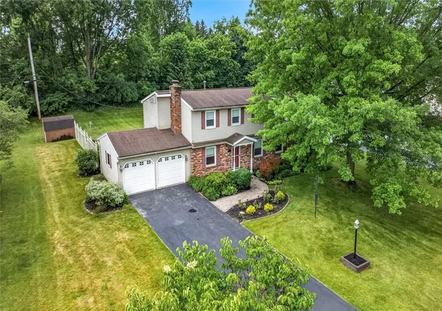 Homes for sale in Perinton, NY | 25 Whippletree Rd, Perinton, NY 14450 | MLS# R1692908